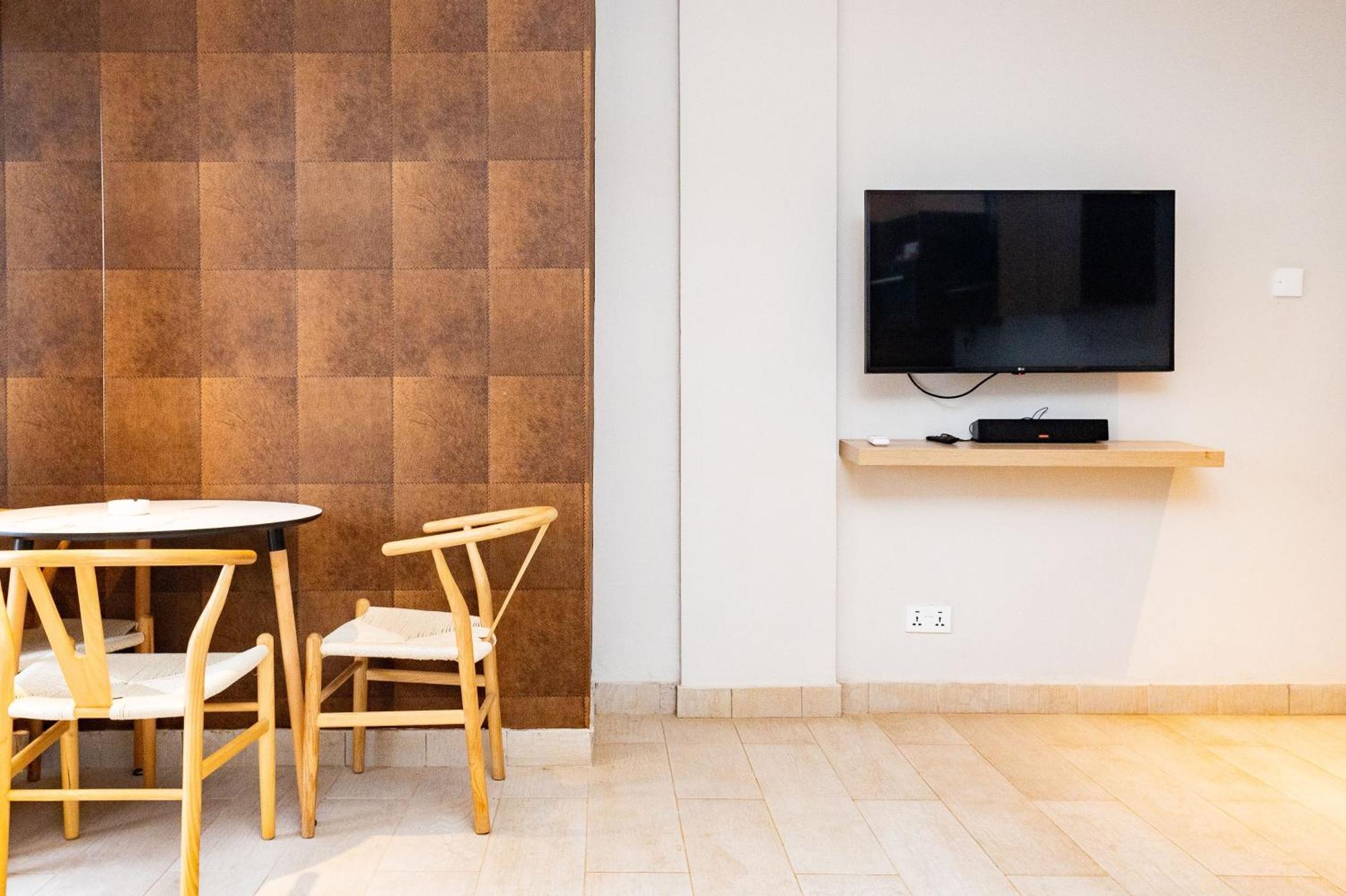 Serenity Residences & Spa - Kokrobite Beach Buitenkant foto